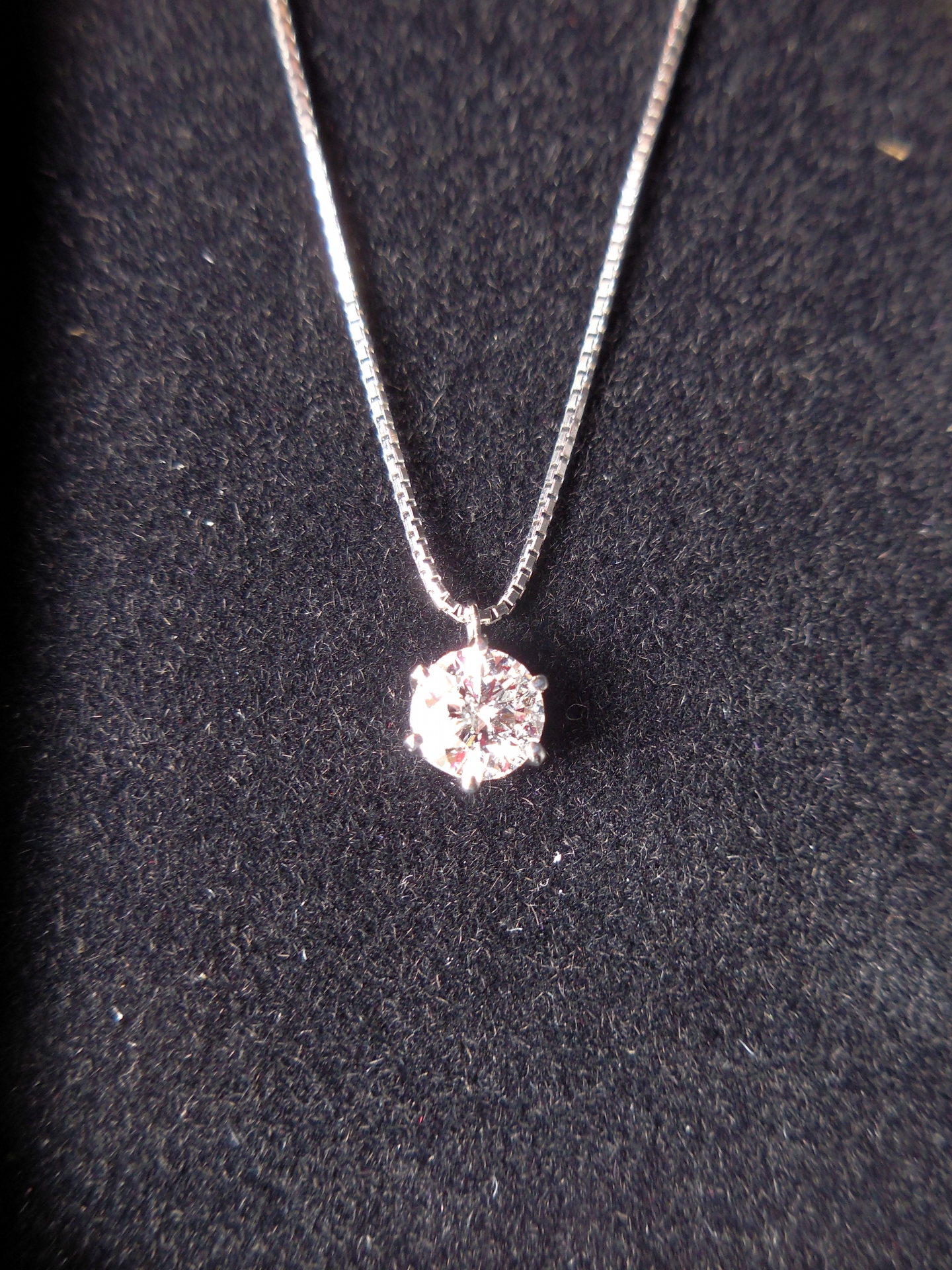 一粒ダイヤモンドのネックレス ペンダント特集 永遠の定番ジュエリー 誕生石の意味と効果 大切な方へのプレゼントにお勧めです